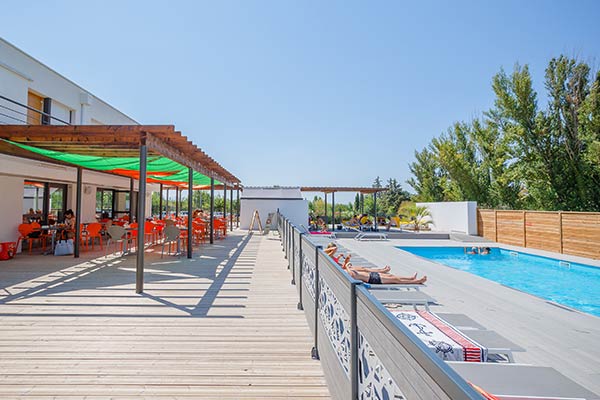 terrasse et piscine du set home